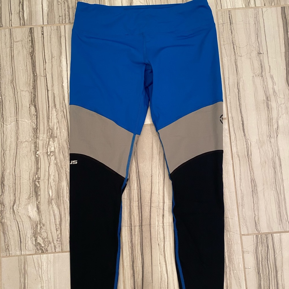 Virus leggings size medium